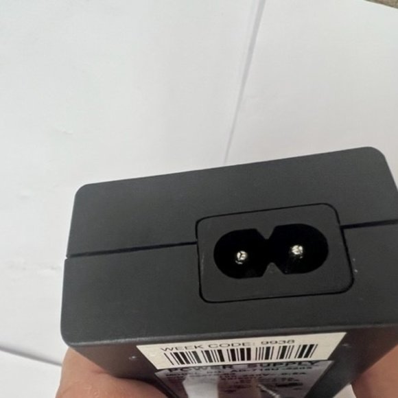 AC power adapter AD-74OU-1138 - Picture 3 of 4